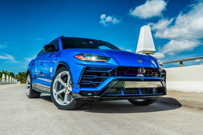Lamborghini Urus Blue