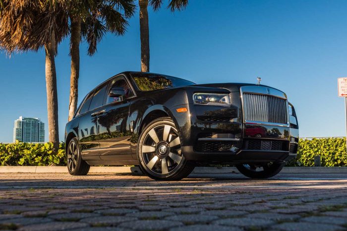 New Rolls-Royce Cullinan Rental in Boston
